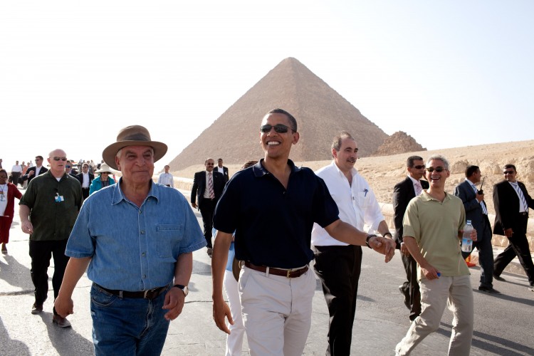 Zahi Hawass (left) and US President Barack Obama touring the pyramids of Giza in 2009 [Labeled for reuse off Wikipedia]